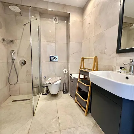 Retreat Block A2, Unit 6 דירה *